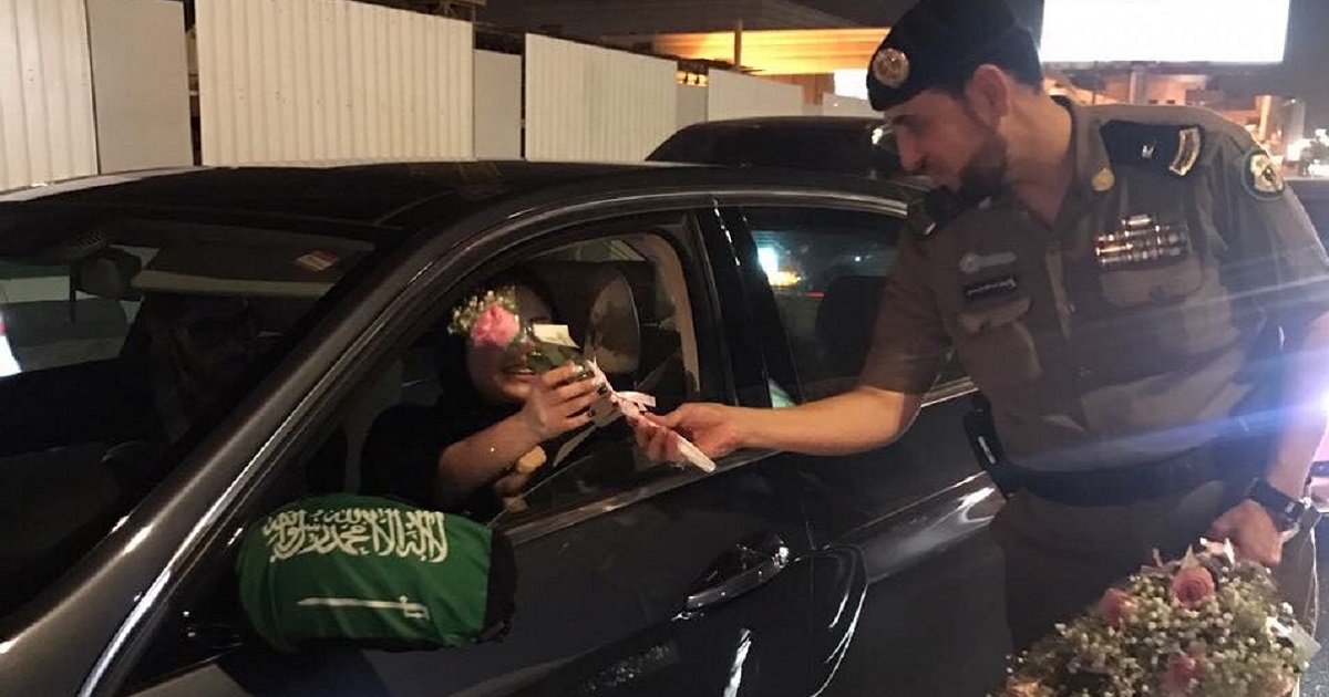 المرأة السعودية تقود