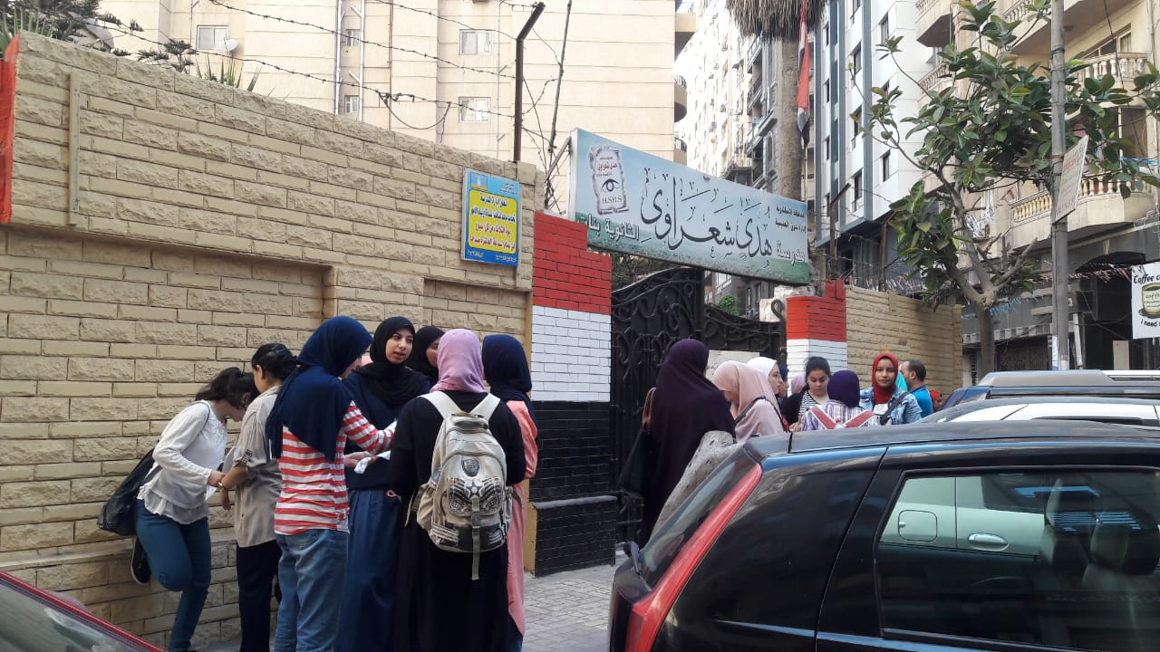 توافد الطلاب على لجان الامتحانات بالإسكندرية (6)