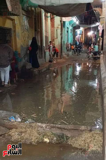 مياه الصرف الصحى تحاصر أهالى قرية العدلية بالشرقية (13)