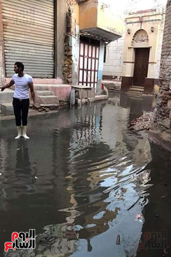 مياه الصرف الصحى تحاصر أهالى قرية العدلية بالشرقية (6)