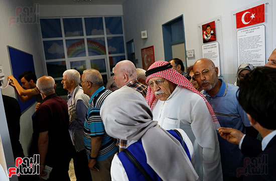 طابور الناخبين فى تركيا أمام اللجان