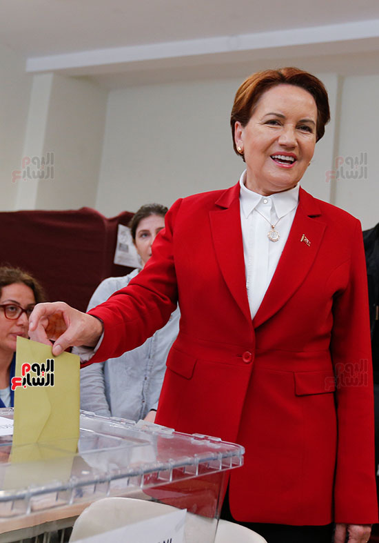 مرشحة لرئاسة تركيا تدلى بصوتها الانتخابى