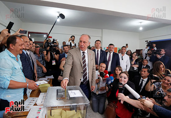 محرم إنجيه منافس أردوغان يدلى بصوته فى الانتخابات