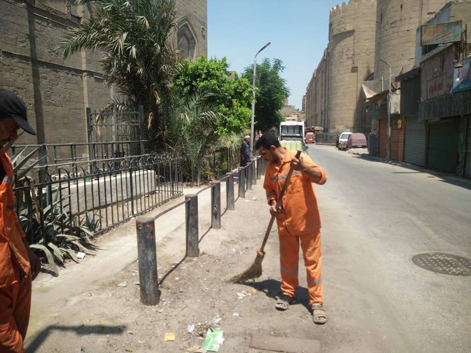 محافظة القاهرة تزيل الاشغالات بمحيط الأماكن الأثرية والمساجد التاريخية (1)