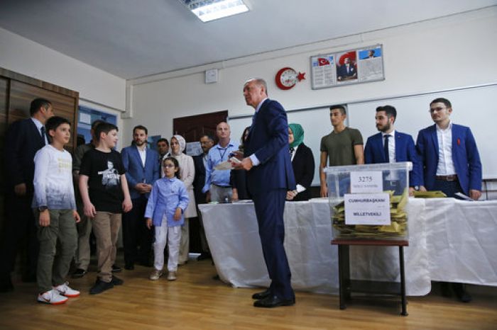 اردوغان خلال العملية الانتخابية