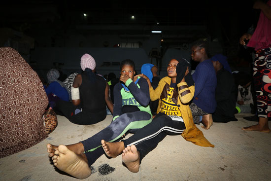 مهاجرين فى ليبيا عقب إنقاذهم من البحر