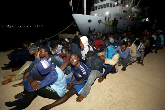البحرية الليبية تعيد مهاجرين إلى طرابلس