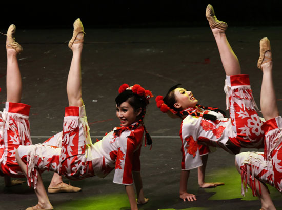 رقصات فرقة قوانجشى الصينية بمهرجان الموسيقى الدولى