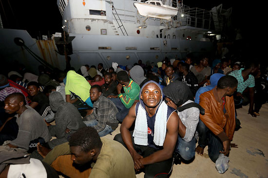 مهاجرين غير شرعيين فى ميناء طرابلس بليبيا