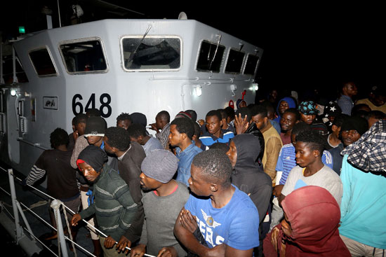 البحرية الليبية تنقذ مهاجرين من البحر المتوسط