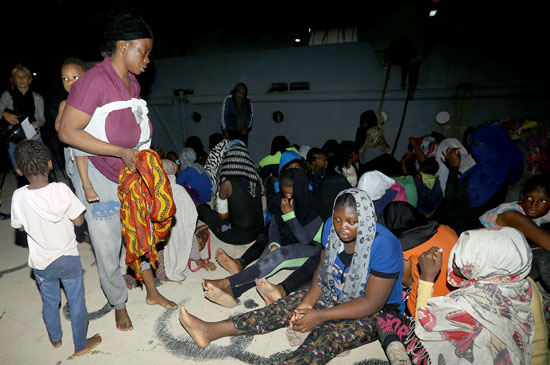 انقاذ مهاجرين قرابة السواحل الليبية