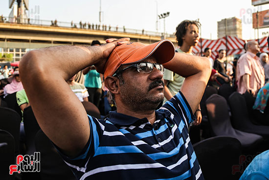 صور  المصريون يتابعون مباراة السعودية على المقاهى وفى الأندية (24)