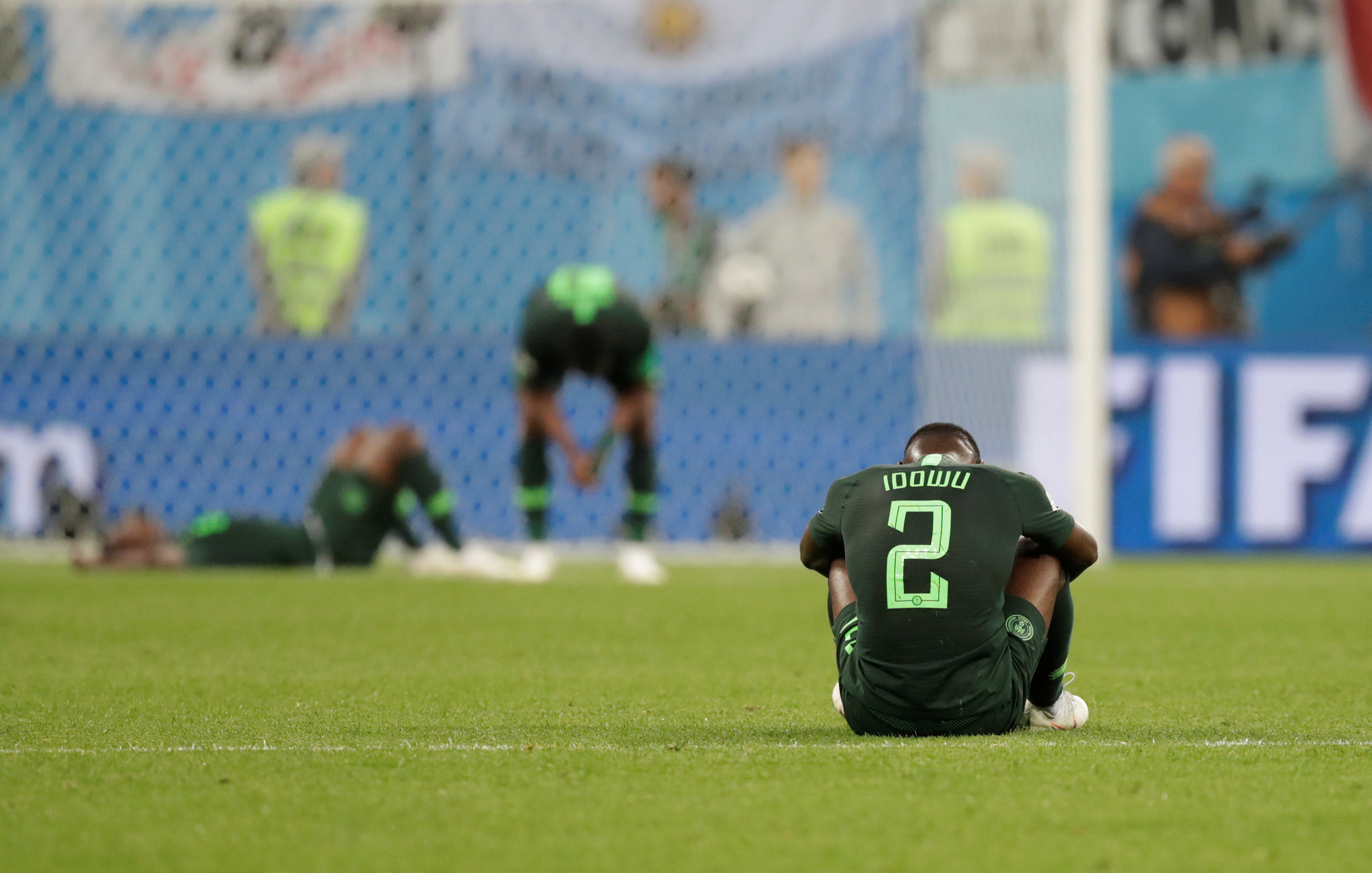 حزن لاعبى نيجيريا على الخسارة