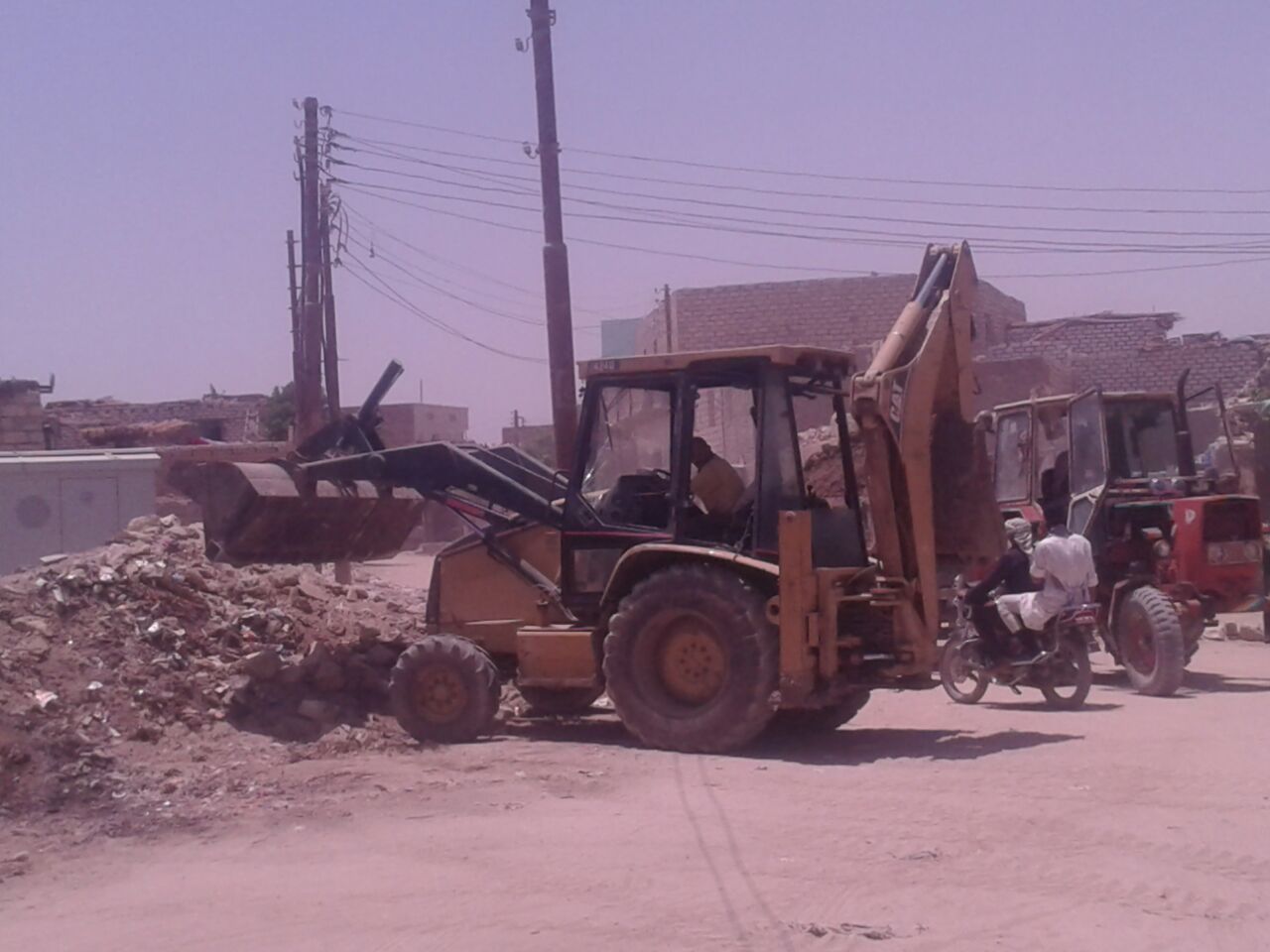 رفع القمامة من شوارع قرية الحجر  (4)