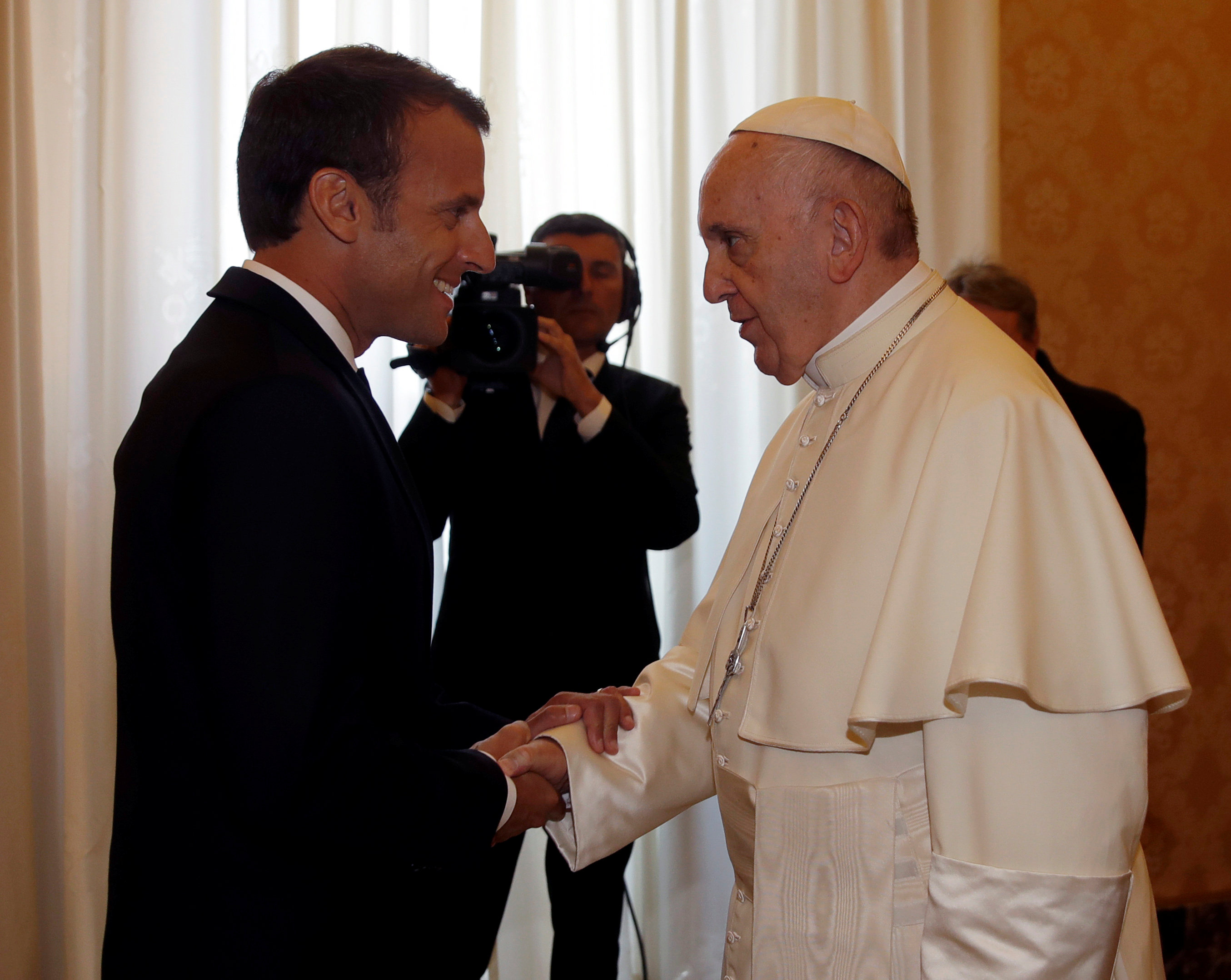 ماكرون يلتقى بابا الفاتيكان
