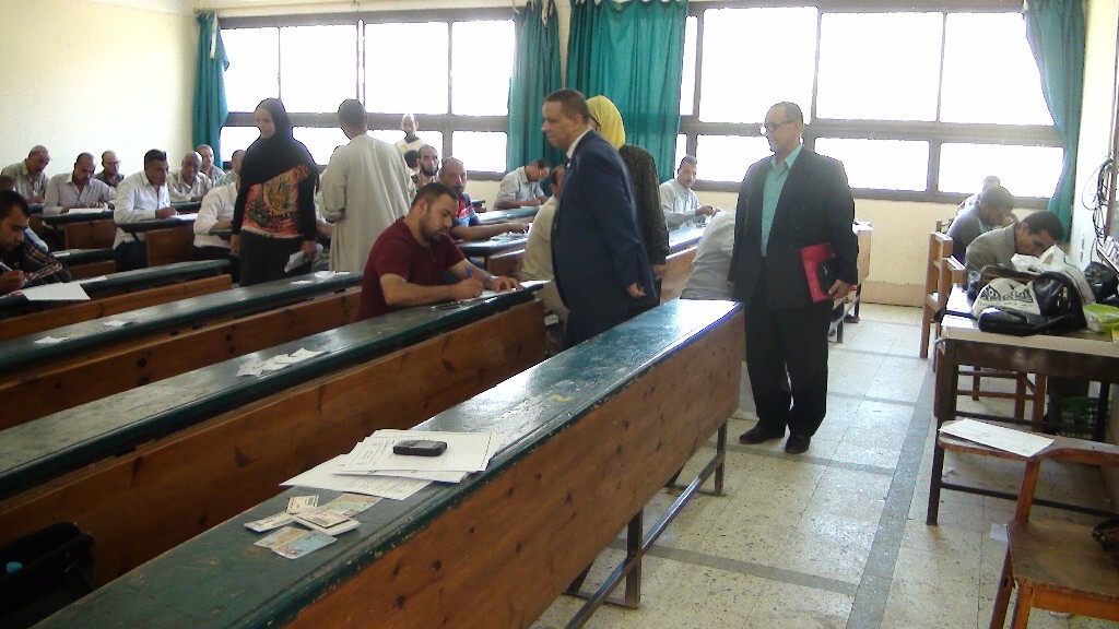 امتحانات التعليم المفتوح بجامعة المنيا (1)