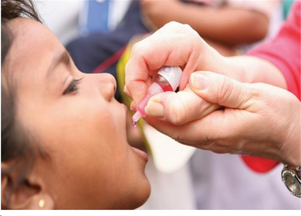 تطعيم شلل الاطفال بالفم