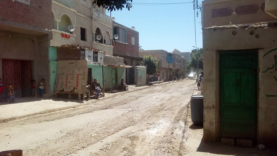 تسوية وتمهيد شوارع وطرق قرى مركز منفلوط بأسيوط (2)