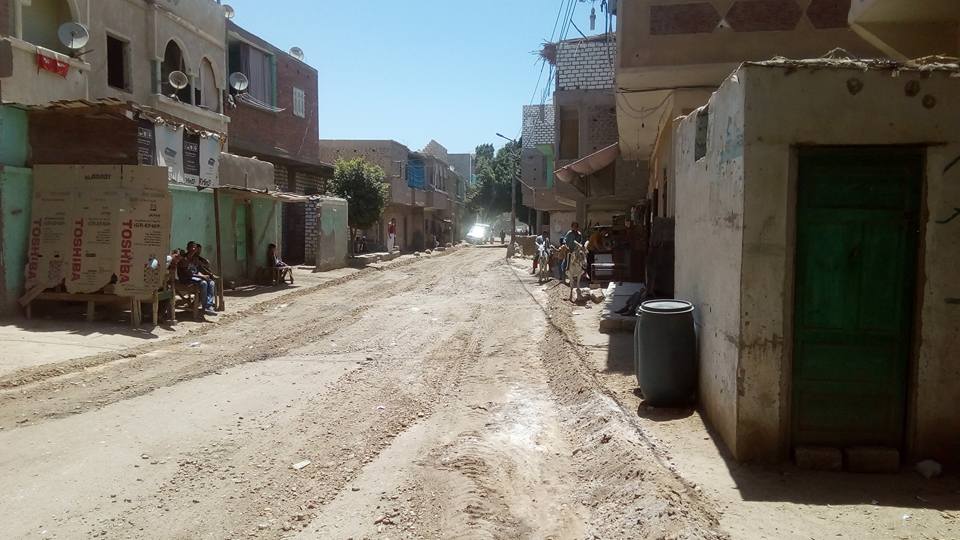 تسوية وتمهيد شوارع وطرق قرى مركز منفلوط بأسيوط (6)