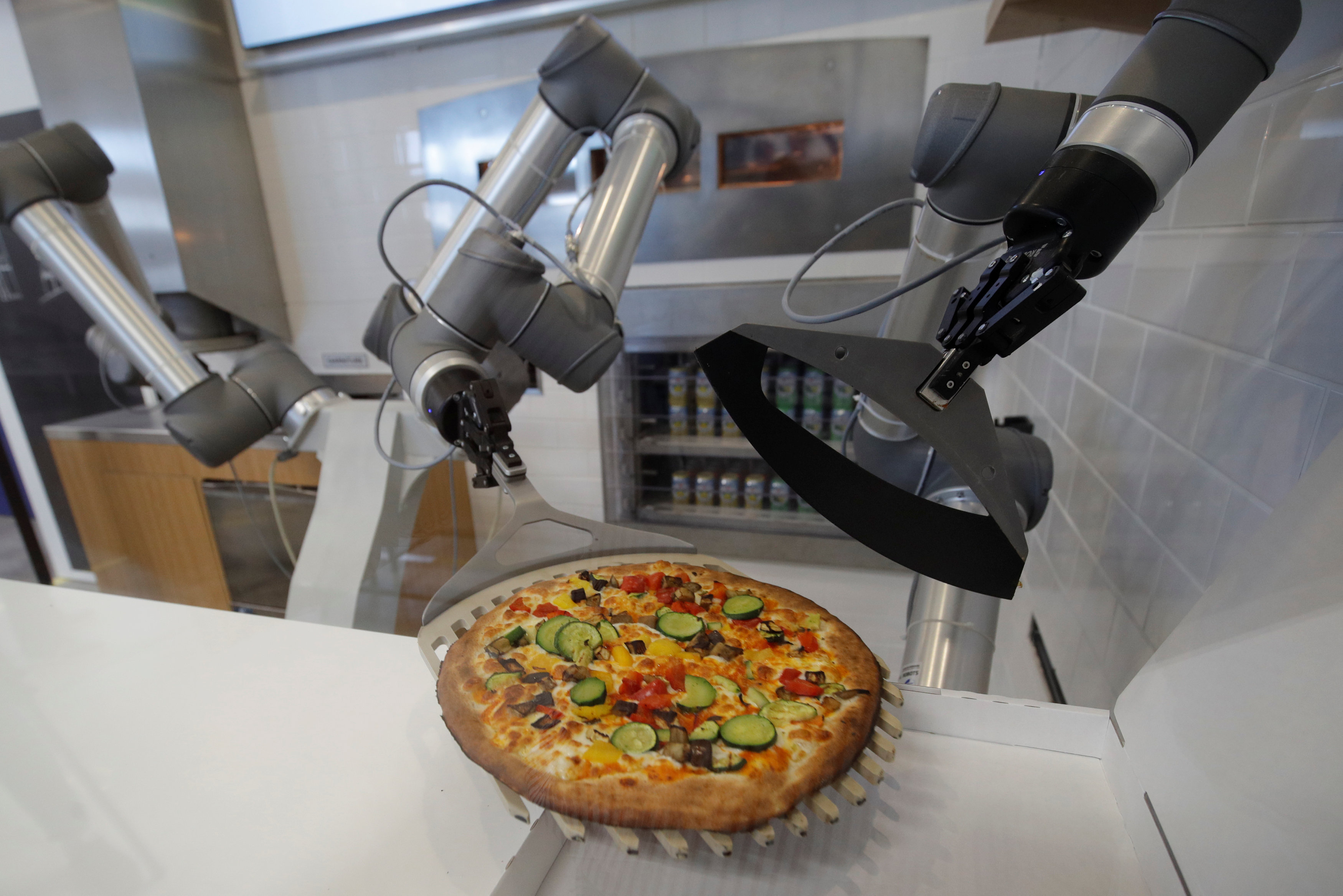 	بيتزا روبوت طفرة فى تاريخ المطاعم 