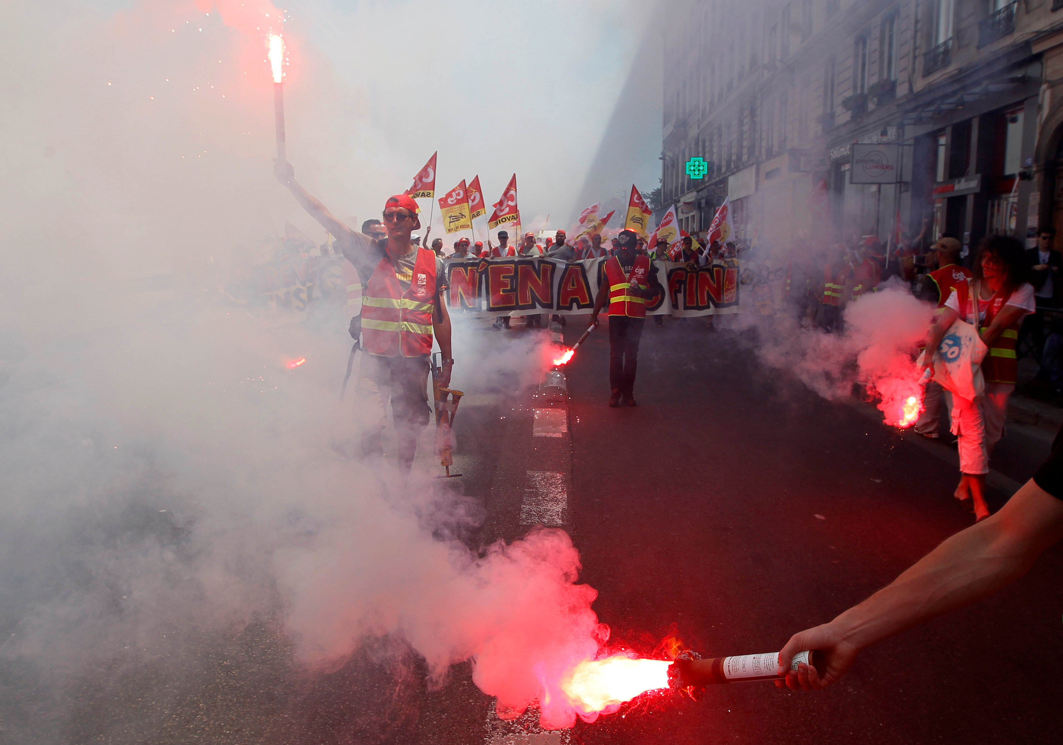مظاهرات فى فرنسا ضد خطة ماكرون للإصلاح