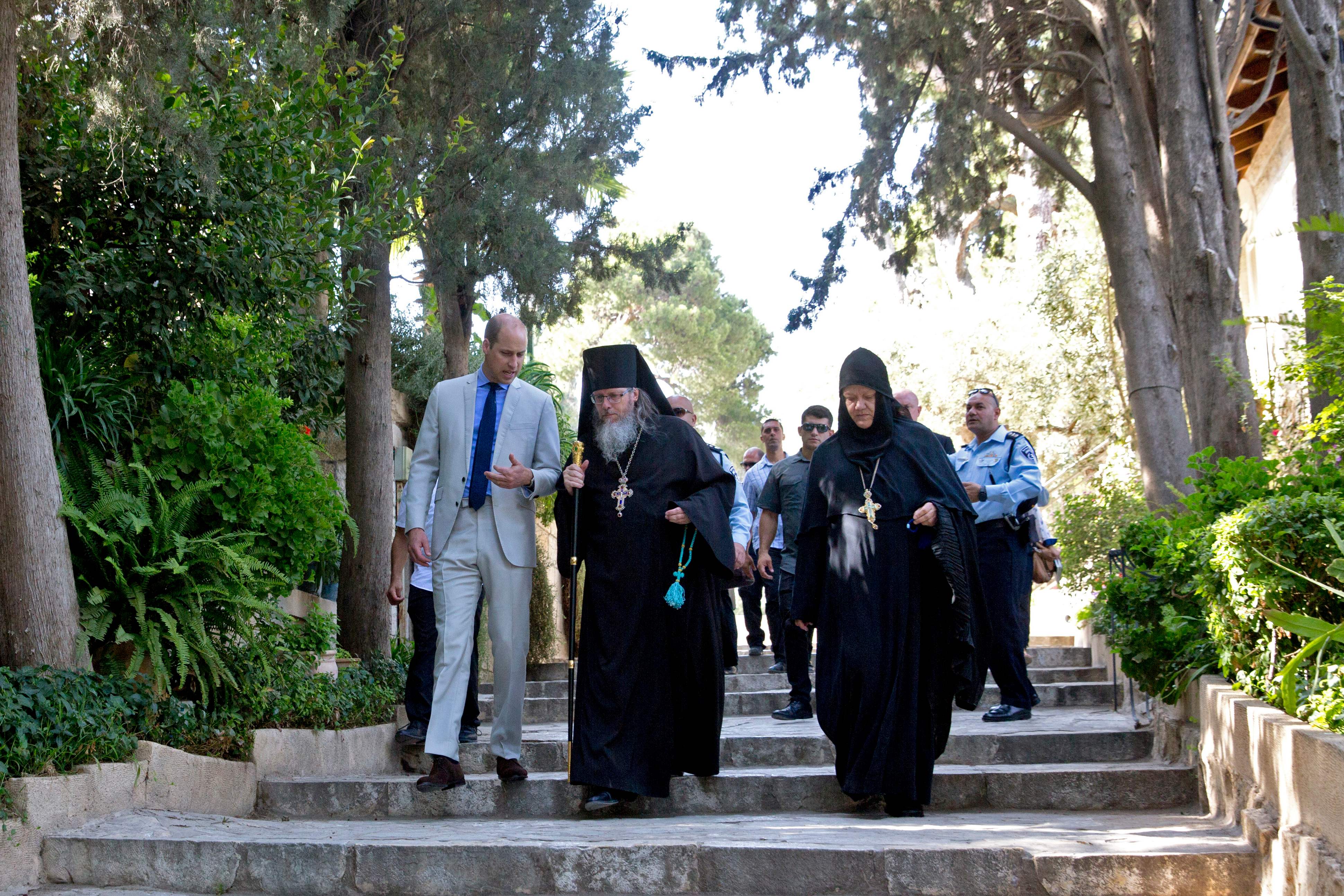 الأمير وليام  خلال زيارة إلى كنيسة مريم المجدلية