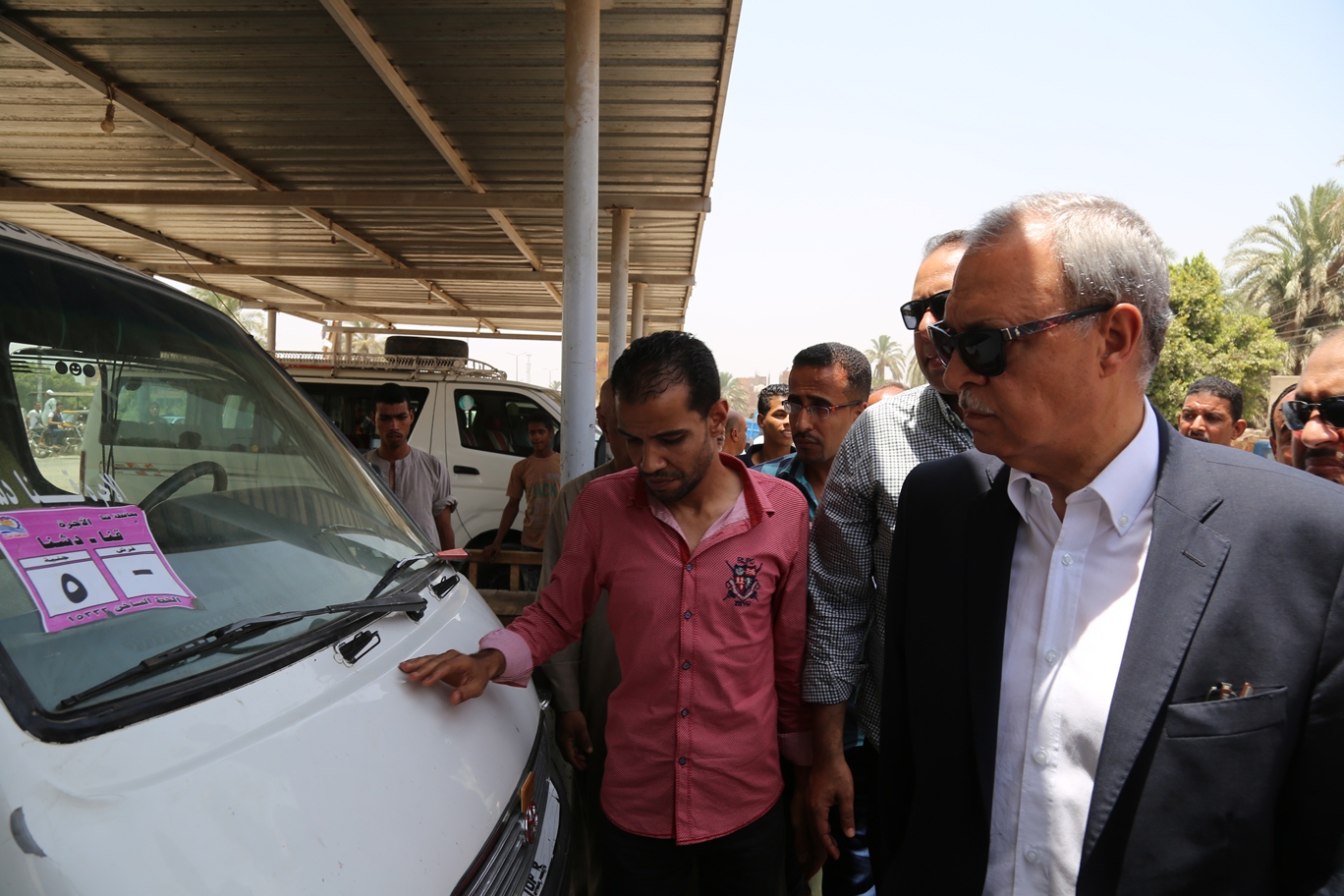 محافظ قنا يقرر نقل مدير مواقف سيارات الأجرة بمدينة دشنا من منصبه (4)
