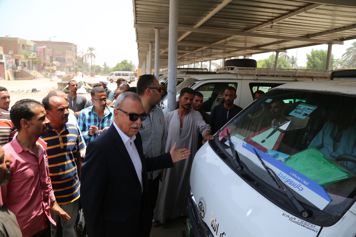 محافظ قنا يقرر نقل مدير مواقف سيارات الأجرة بمدينة دشنا من منصبه (3)