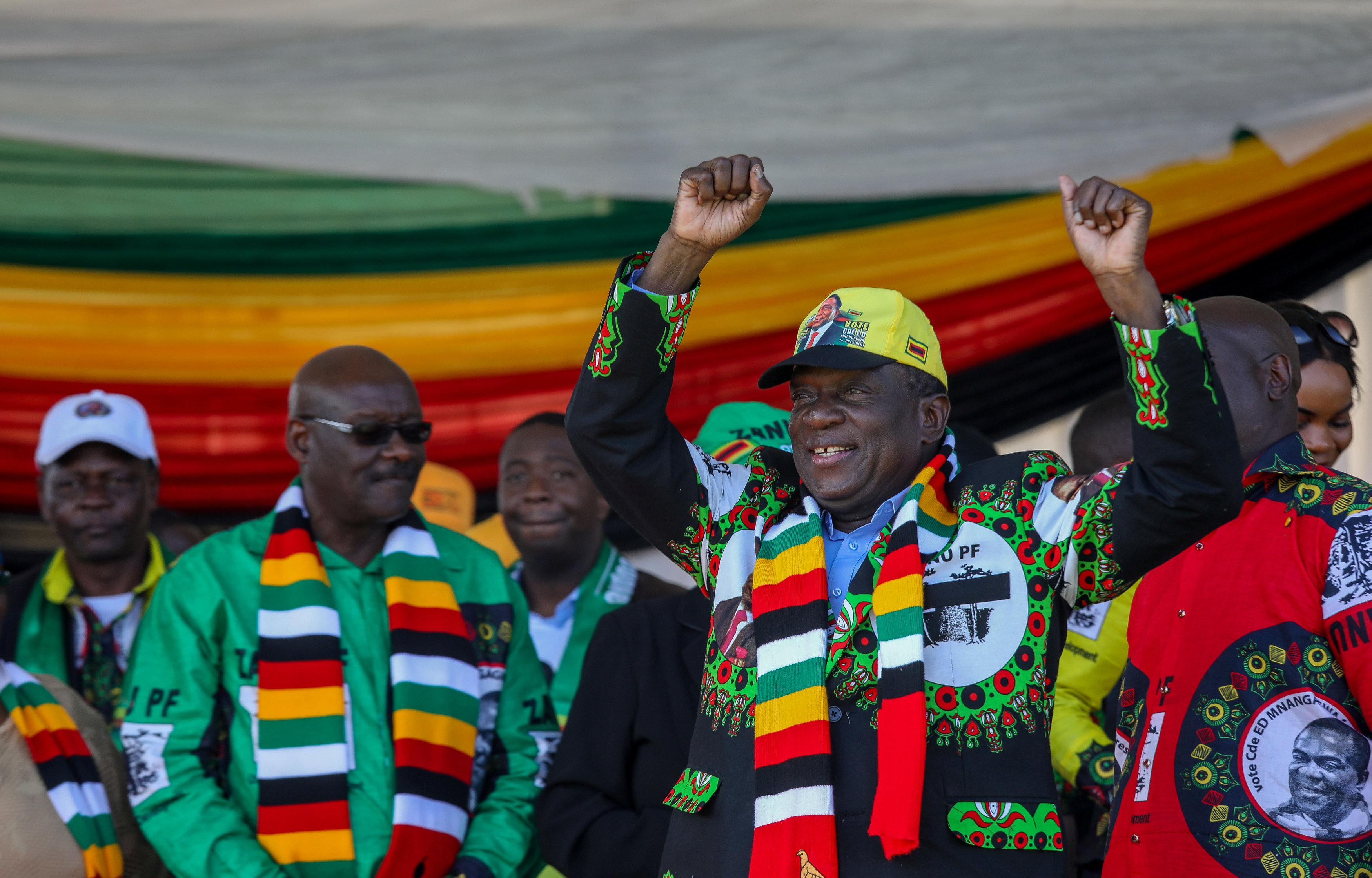 رئيس زيمبابوى أمام حشد جماهيرى من أنصاره