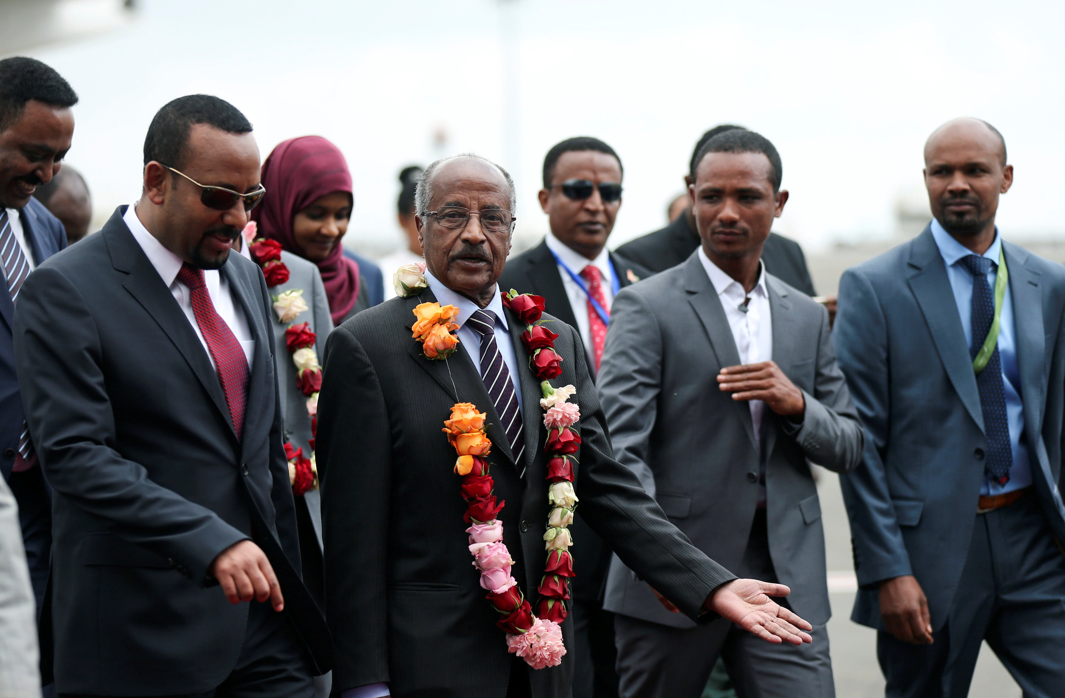 رئيس وزراء إثيوبيا فى استقبال الوفد الإريترى