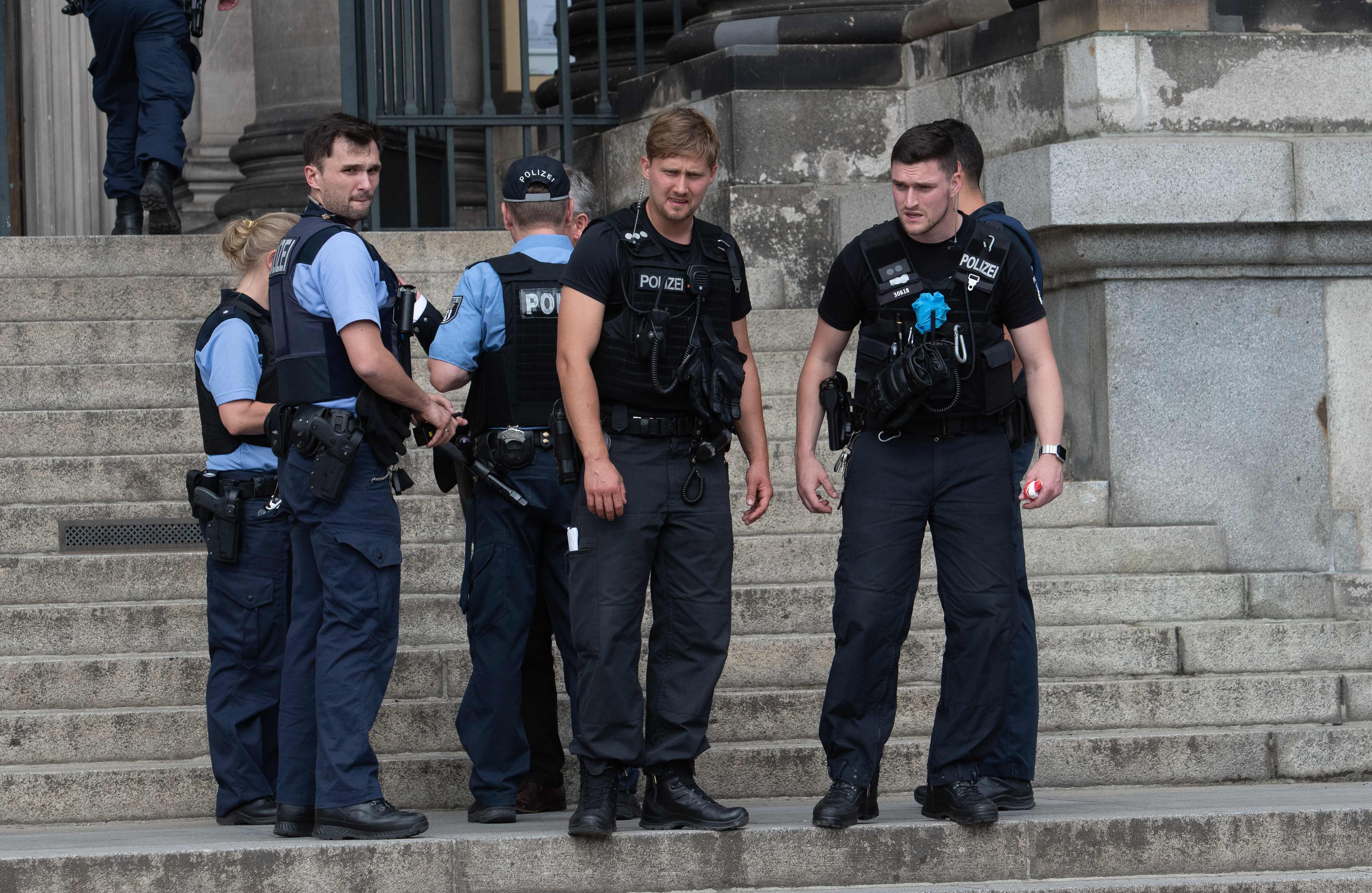الشرطة الألمانية بموقع الحادث