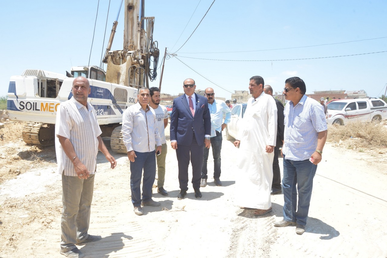 محافظ مطروح يتفقد الخدمات المقدمة للمواطنين بمدينة الحمام   (8)