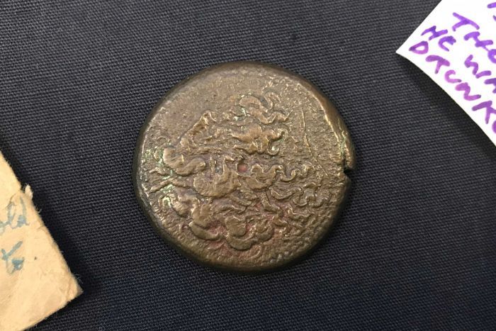 العملة البرونزية التى تم العثور عليها