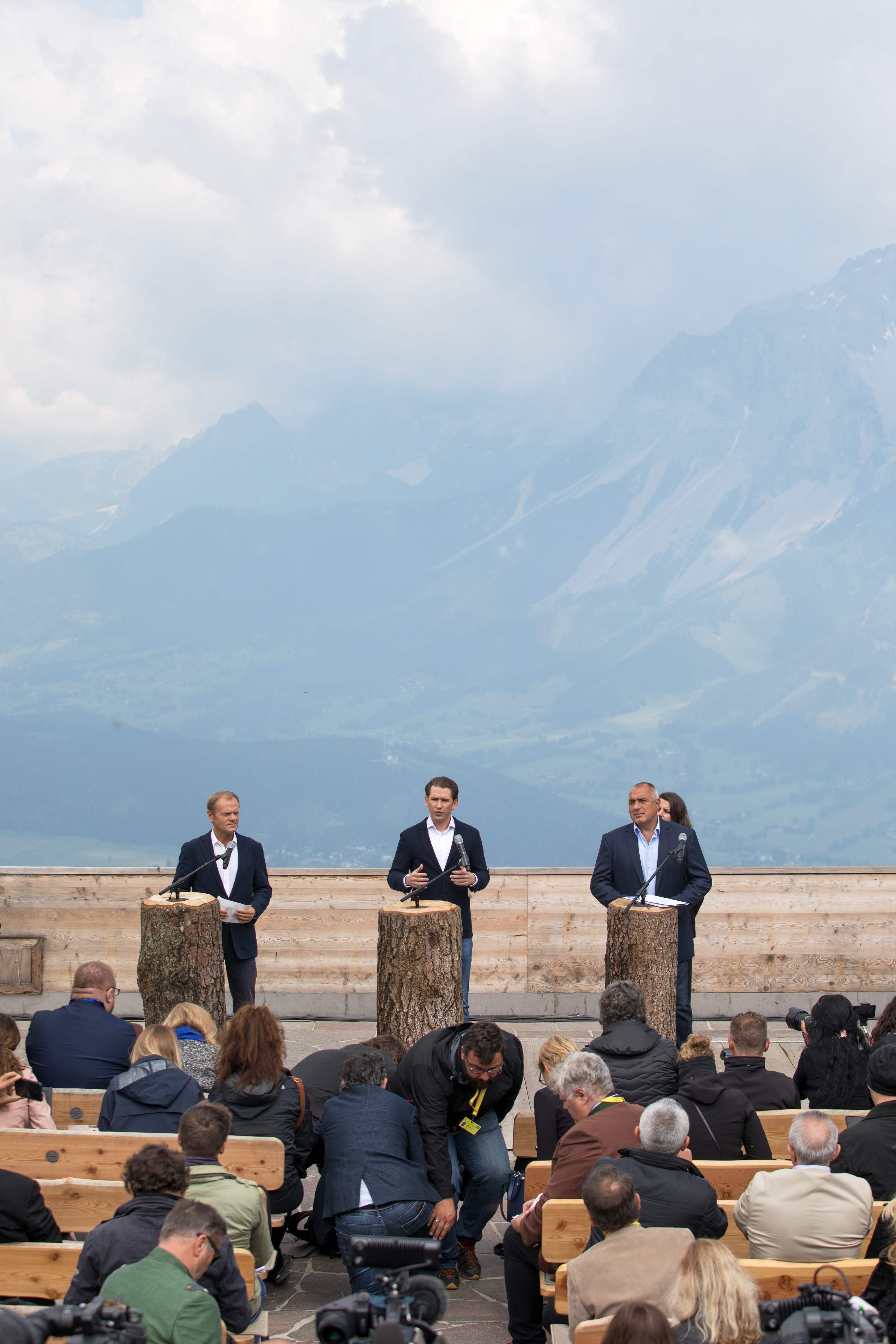 مؤتمر صحفى لتسليم رئاسة الاتحاد الأوروبى للنمسا