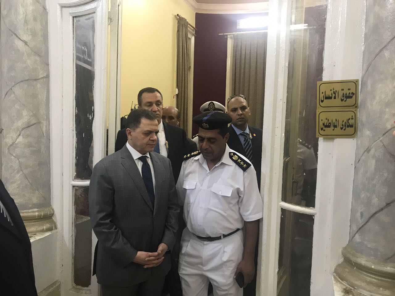 اللواء محمود توفيق يتفقد قسم قصر النيل