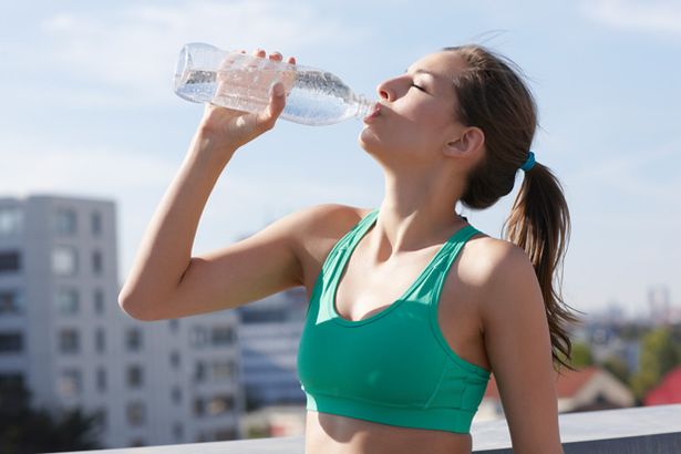 شرب الماء يخلصك من الدهون