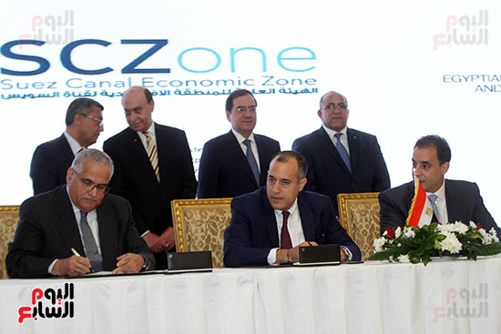 توقيع عقد أكبر مجمع للبتروكيماويات فى الشرق الأوسط (29)
