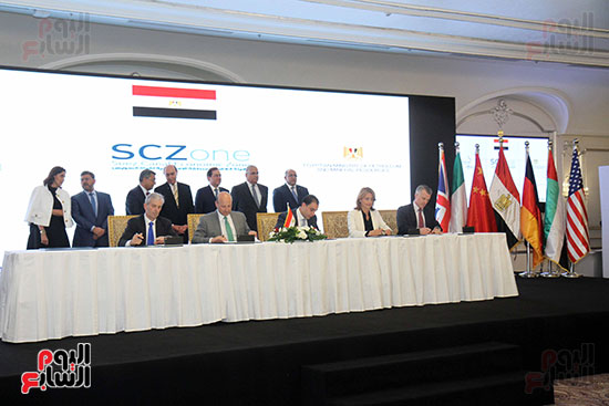 توقيع عقد أكبر مجمع للبتروكيماويات فى الشرق الأوسط (23)
