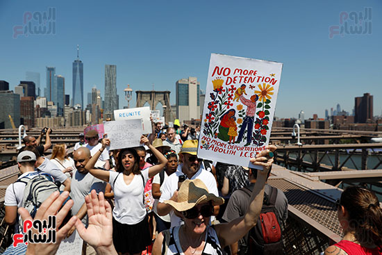  متظاهرين أمريكيين ضد سياسة الهجرة 