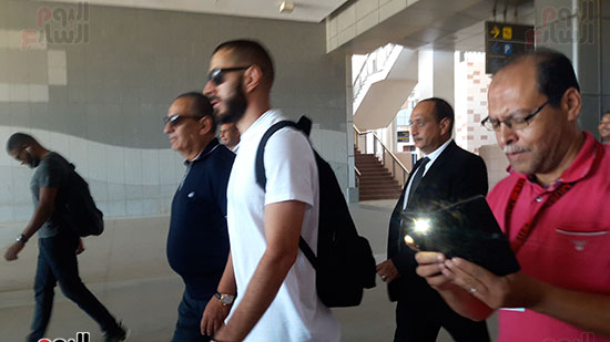 لاعب-ريال-مدريد-عقب-خروجه-من-مطار-الغردقة