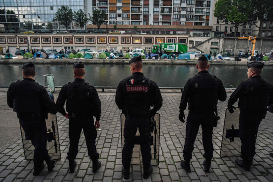 الشرطة الفرنسية تخلى مخيم للمهاجرين فى باريس