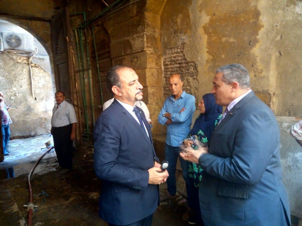 نائب محافظ القاهرة يتفقد سبيل أم محمد على الأثرى بعد حريقه (3)