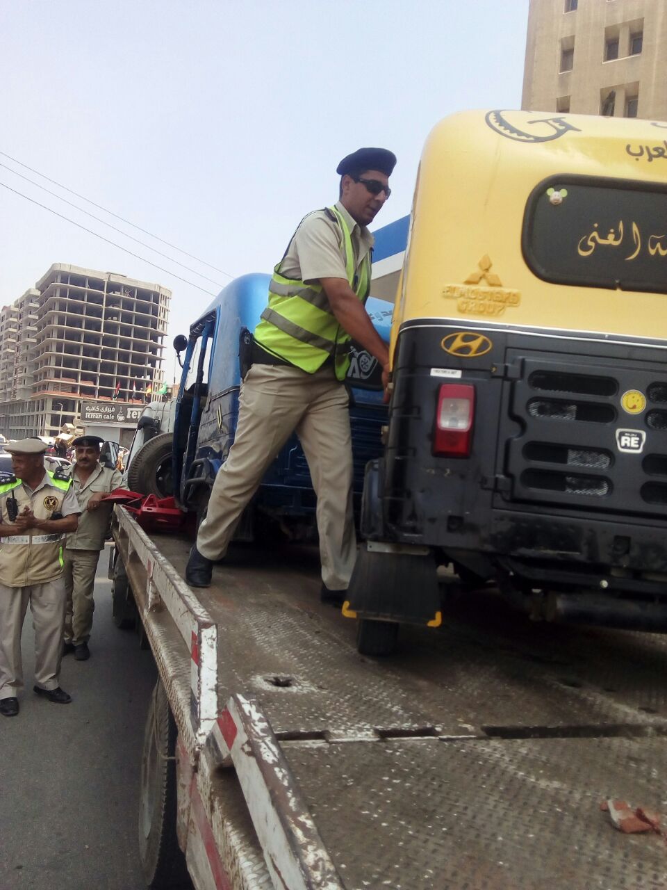           وضع كلبش فى سيارة تقف فى الممنوع