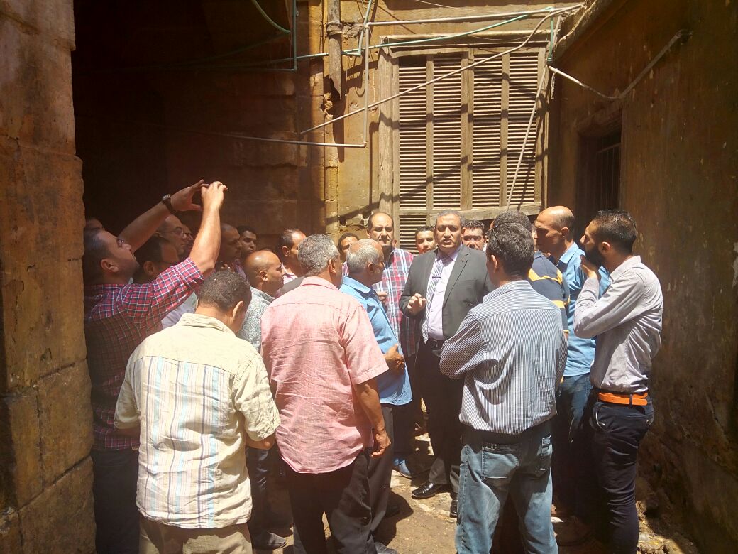 نائب محافظ القاهرة يتفقد سبيل أم محمد على الأثرى بعد حريقه (5)