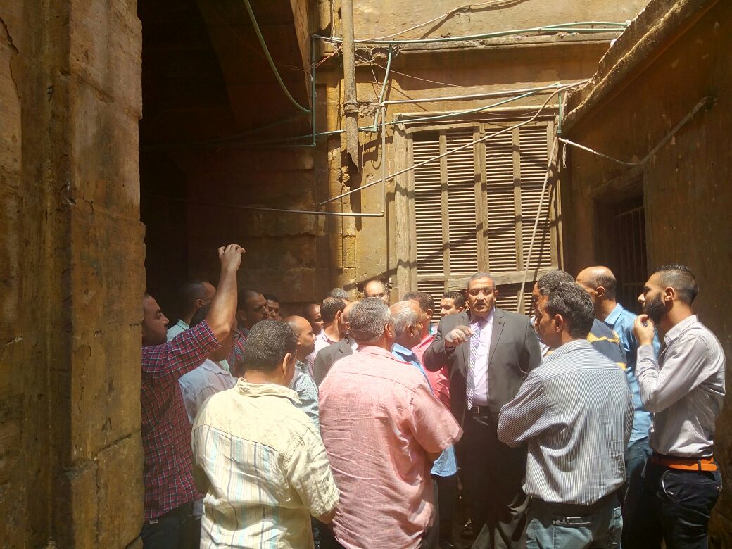 نائب محافظ القاهرة يتفقد سبيل أم محمد على الأثرى بعد حريقه (6)