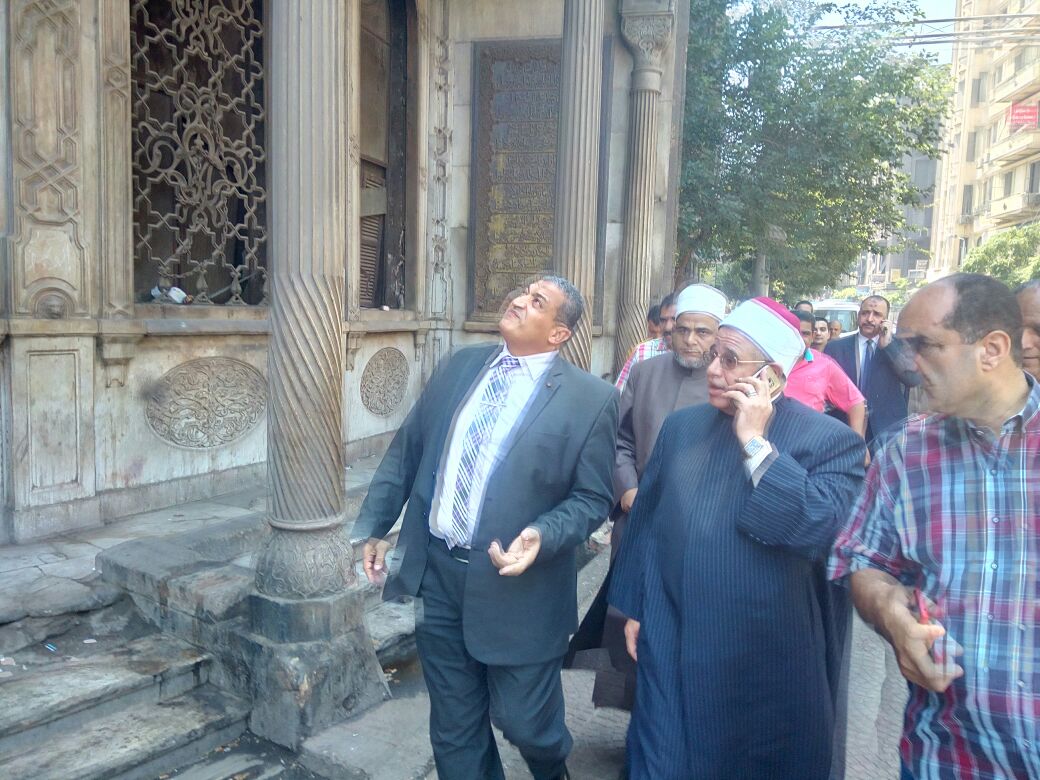 نائب محافظ القاهرة يتفقد سبيل أم محمد على الأثرى بعد حريقه (4)