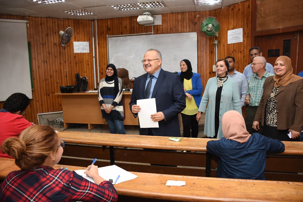 رئيس جامعة القاهرة يتفقد امتحانات الدراسات العليا (3)
