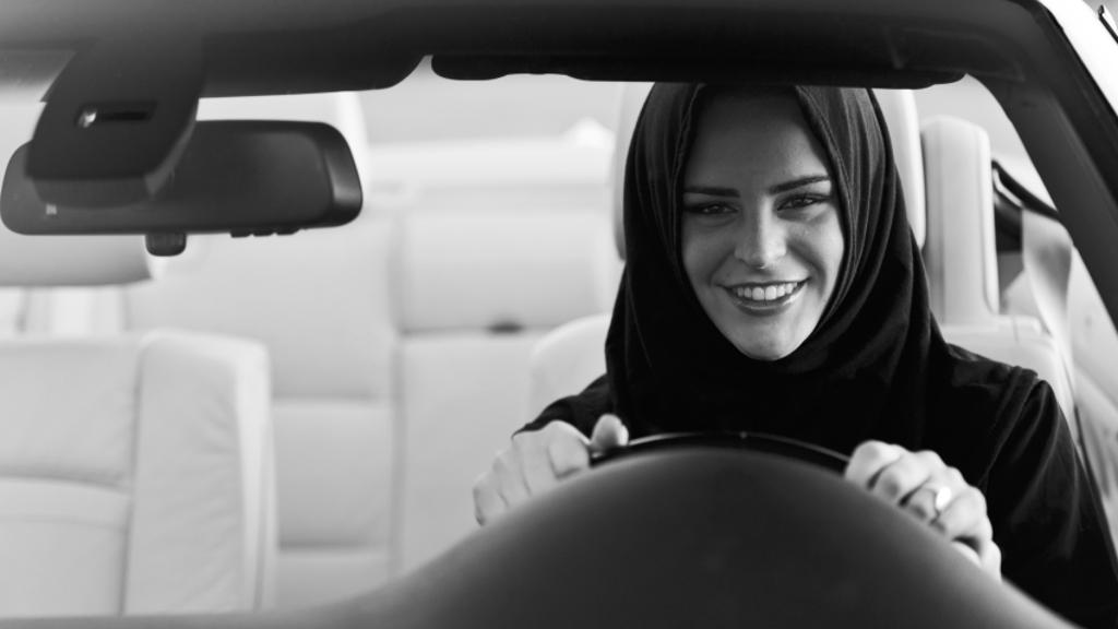 المرأة تقود السيارة فى المملكة