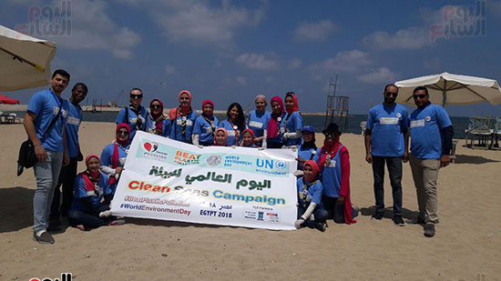 بدء-حملة-شباب-بيحب-مصر-لنظافة-شاطئ-الانفوشى-بالإسكندرية-(5)