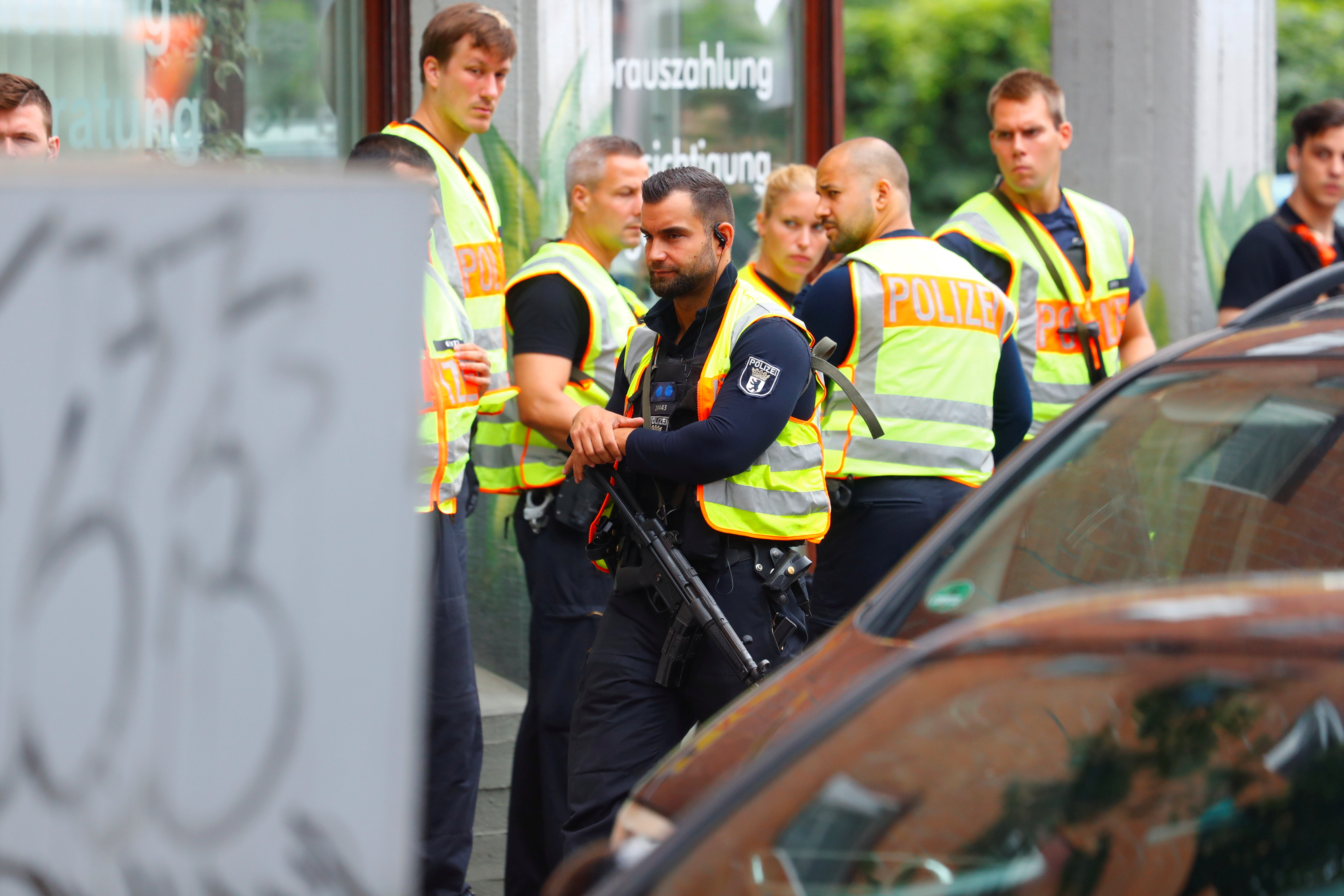 الشرطة الألمانية داخل مدرسة 